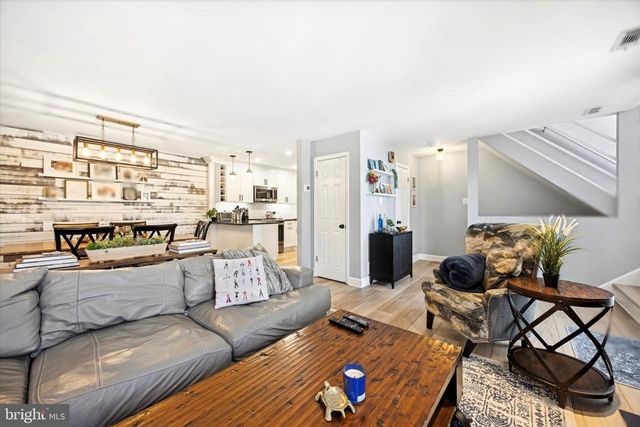 53 PAMELA CT, Levittown, PA 19057