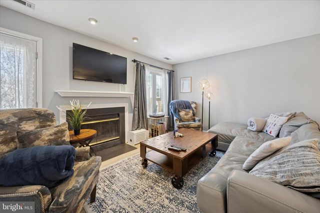 53 PAMELA CT, Levittown, PA 19057