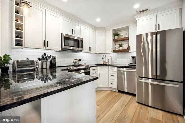 53 PAMELA CT, Levittown, PA 19057