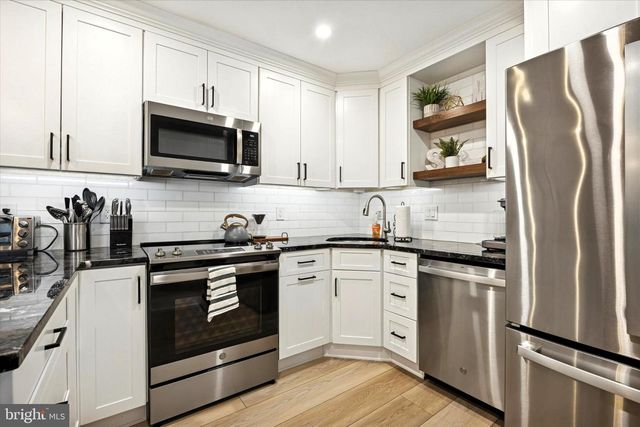 53 PAMELA CT, Levittown, PA 19057