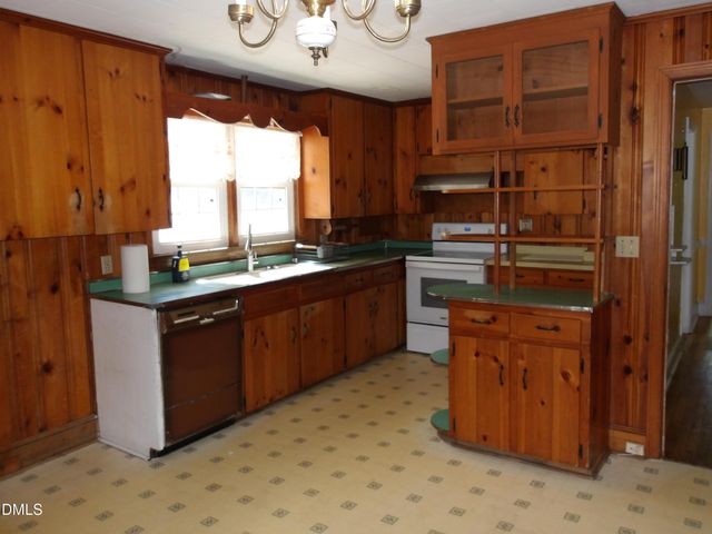 301 W Gannon Avenue, Zebulon, NC 27597