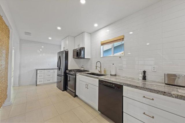 3991 E Calle San Raphael, Palm Springs, CA 92264