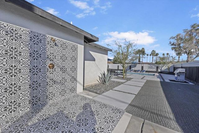 3991 E Calle San Raphael, Palm Springs, CA 92264