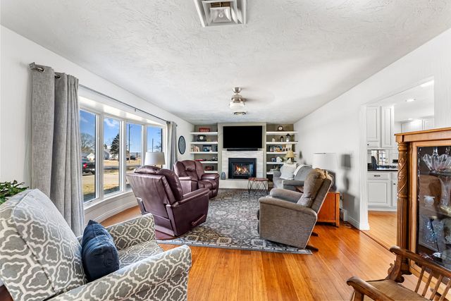 6008 92nd Avenue W, Taylor Ridge, IL 61284