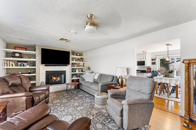 6008 92nd Avenue W, Taylor Ridge, IL 61284