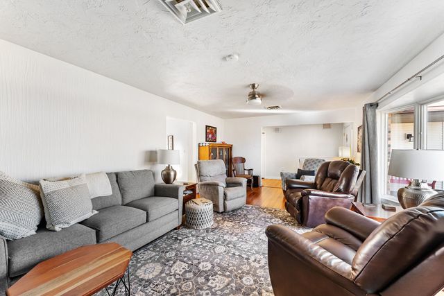 6008 92nd Avenue W, Taylor Ridge, IL 61284