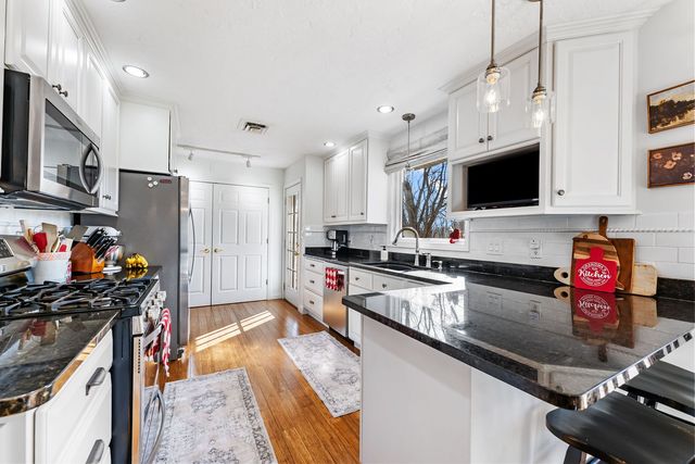 6008 92nd Avenue W, Taylor Ridge, IL 61284