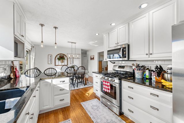 6008 92nd Avenue W, Taylor Ridge, IL 61284