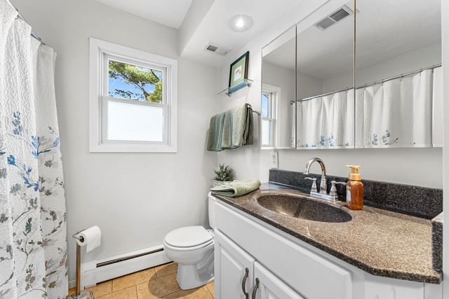 6008 92nd Avenue W, Taylor Ridge, IL 61284