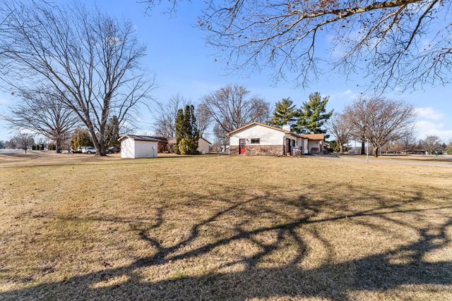 6008 92nd Avenue W, Taylor Ridge, IL 61284