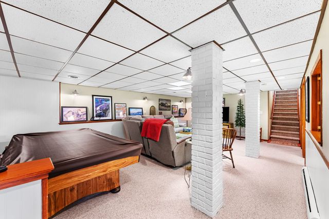 6008 92nd Avenue W, Taylor Ridge, IL 61284