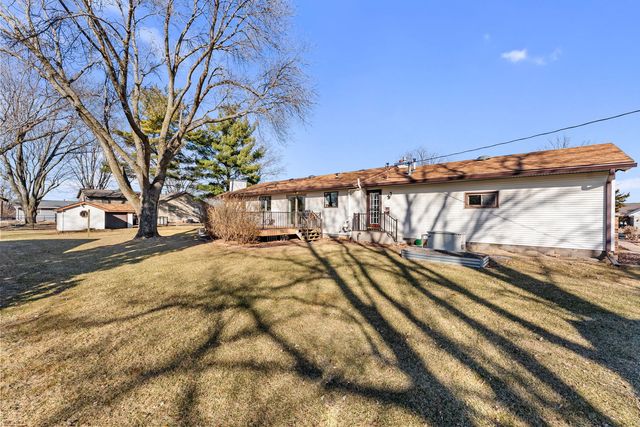 6008 92nd Avenue W, Taylor Ridge, IL 61284