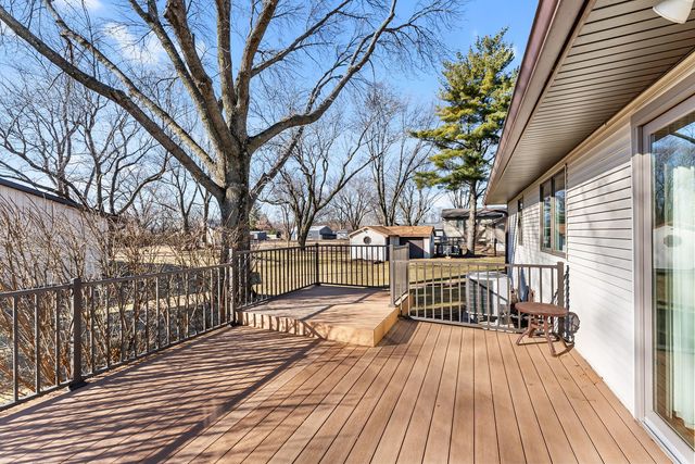 6008 92nd Avenue W, Taylor Ridge, IL 61284