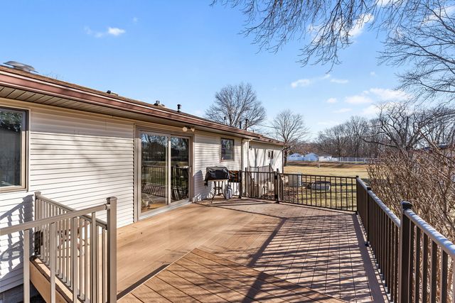 6008 92nd Avenue W, Taylor Ridge, IL 61284