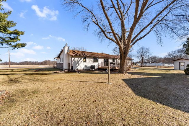 6008 92nd Avenue W, Taylor Ridge, IL 61284