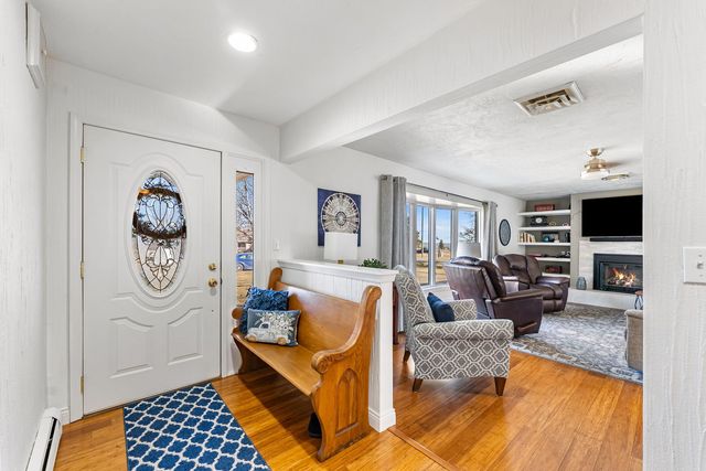 6008 92nd Avenue W, Taylor Ridge, IL 61284