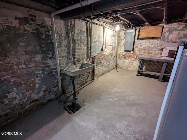 106 E Hudson Street, Toledo, OH 43608