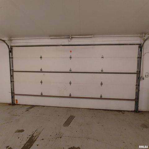 734 AVENUE OF THE CITIES Avenue, East Moline, IL 61244