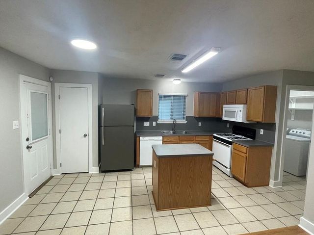 906 Yacht Court, Crosby, TX 77532