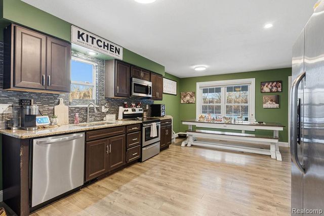 5216 S State Road, Goodrich, MI 48438