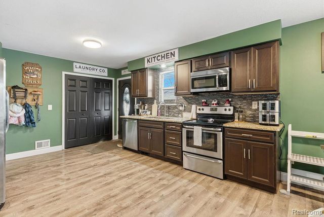 5216 S State Road, Goodrich, MI 48438