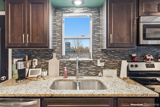 5216 S State Road, Goodrich, MI 48438