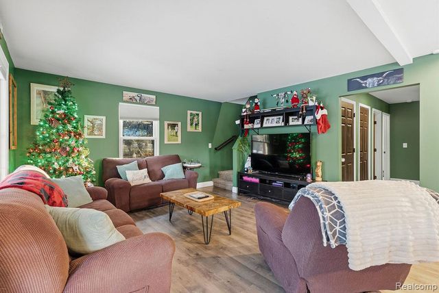 5216 S State Road, Goodrich, MI 48438