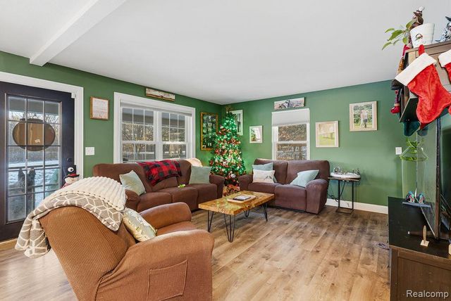 5216 S State Road, Goodrich, MI 48438