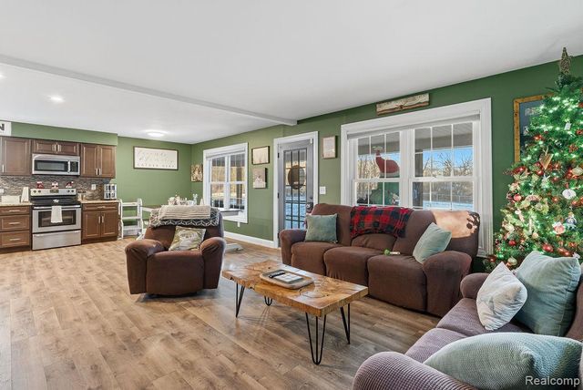 5216 S State Road, Goodrich, MI 48438