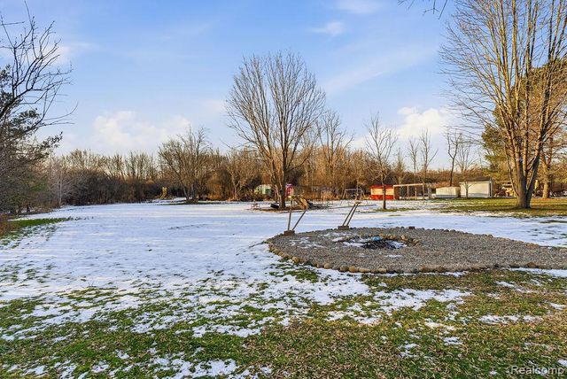 5216 S State Road, Goodrich, MI 48438