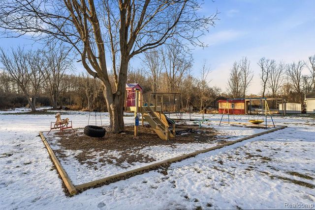 5216 S State Road, Goodrich, MI 48438