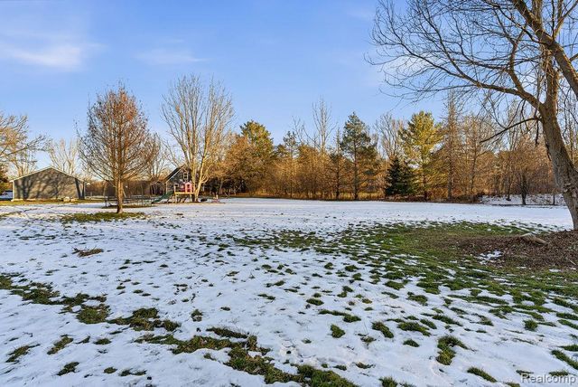 5216 S State Road, Goodrich, MI 48438