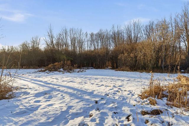 5216 S State Road, Goodrich, MI 48438