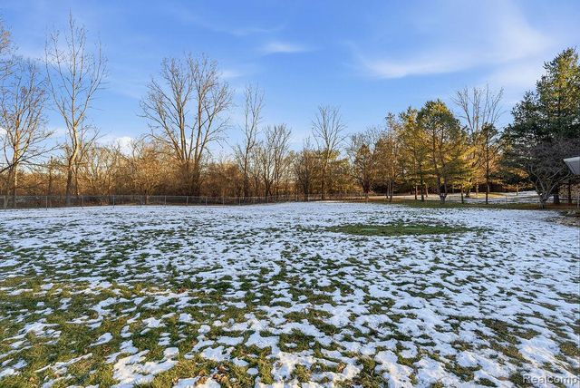 5216 S State Road, Goodrich, MI 48438