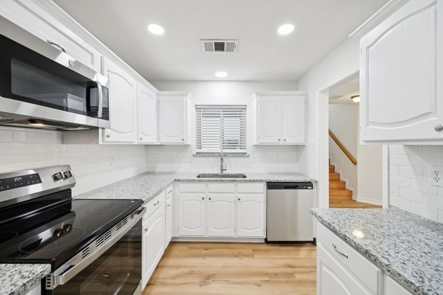 3008 Everest Drive, Bedford, TX 76021