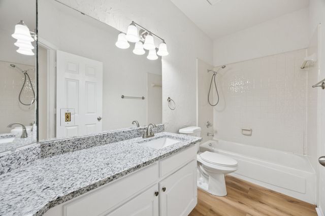 3008 Everest Drive, Bedford, TX 76021