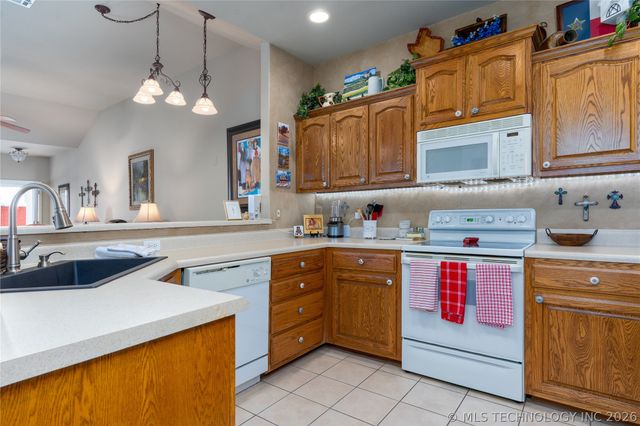 8126 E 74th Court, Tulsa, OK 74133