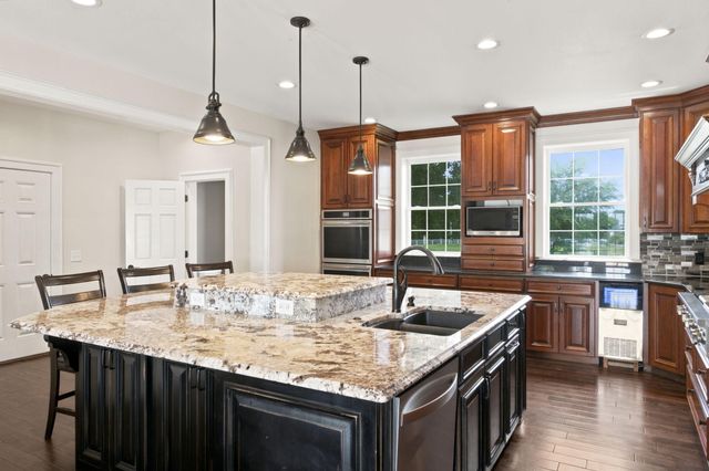 1132 N Farm Road 185, Springfield, MO 65802
