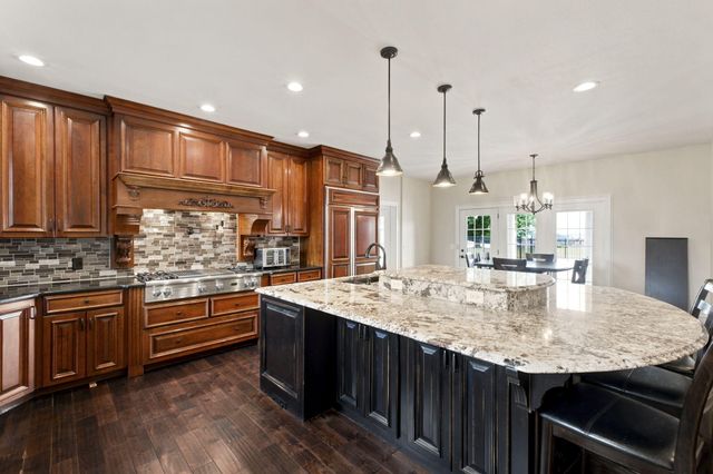 1132 N Farm Road 185, Springfield, MO 65802