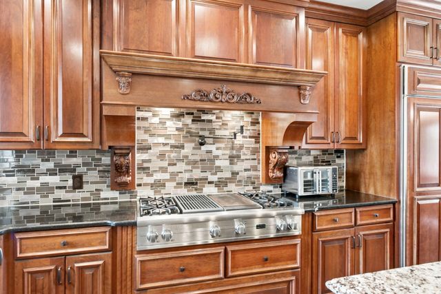 1132 N Farm Road 185, Springfield, MO 65802