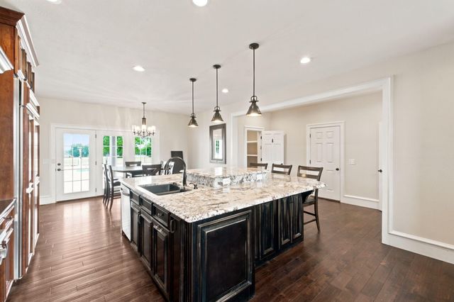 1132 N Farm Road 185, Springfield, MO 65802
