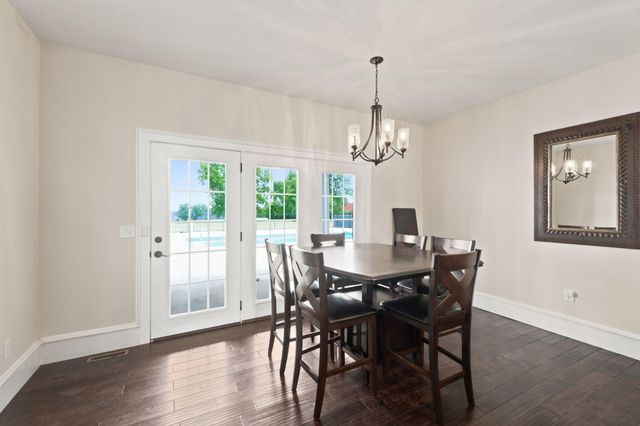 1132 N Farm Road 185, Springfield, MO 65802