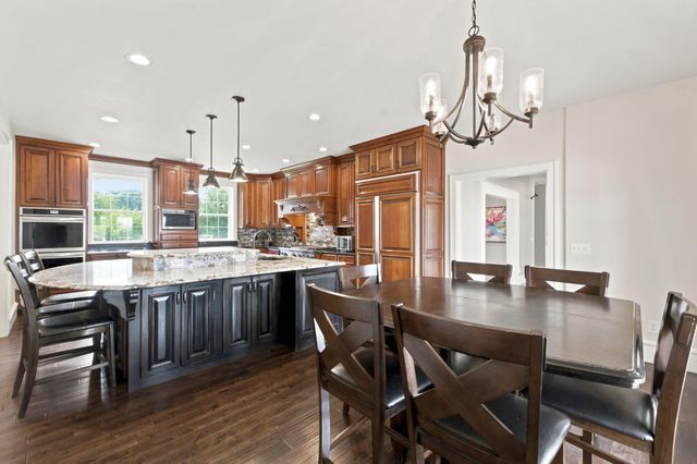 1132 N Farm Road 185, Springfield, MO 65802