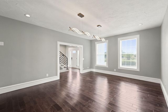 1132 N Farm Road 185, Springfield, MO 65802