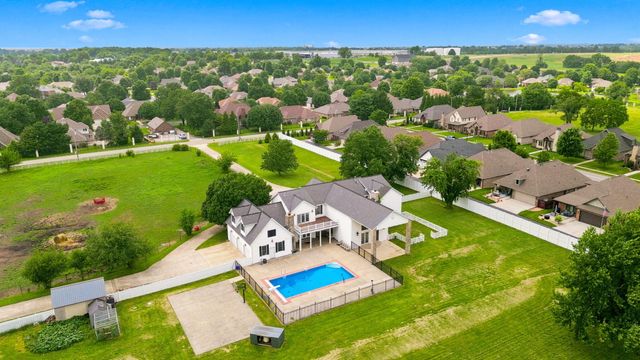 1132 N Farm Road 185, Springfield, MO 65802