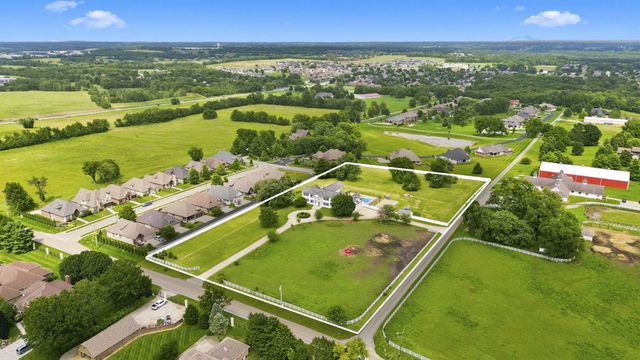 1132 N Farm Road 185, Springfield, MO 65802