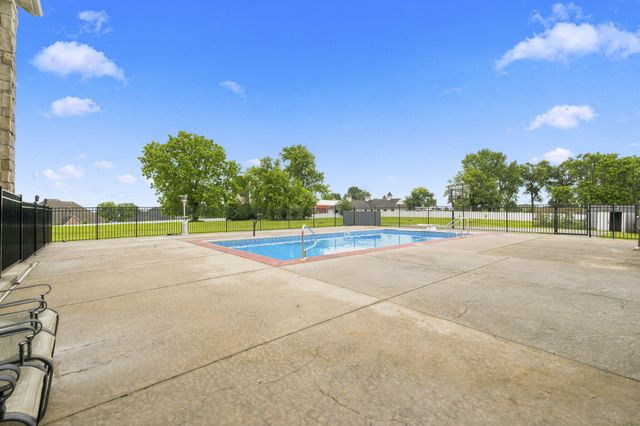 1132 N Farm Road 185, Springfield, MO 65802