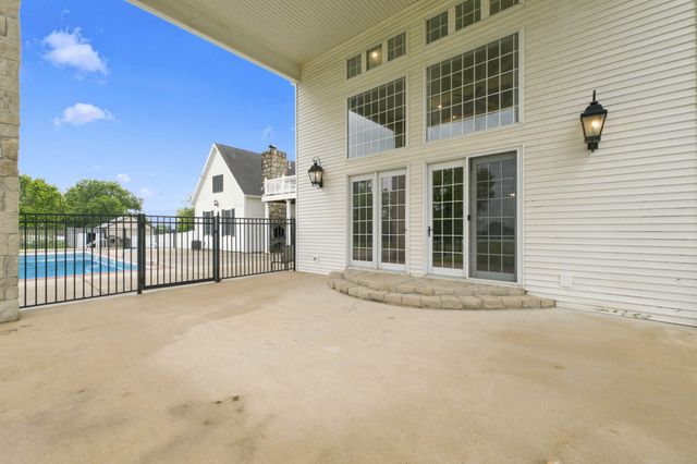 1132 N Farm Road 185, Springfield, MO 65802