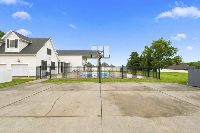 1132 N Farm Road 185, Springfield, MO 65802