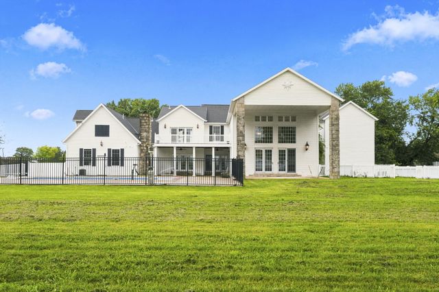 1132 N Farm Road 185, Springfield, MO 65802